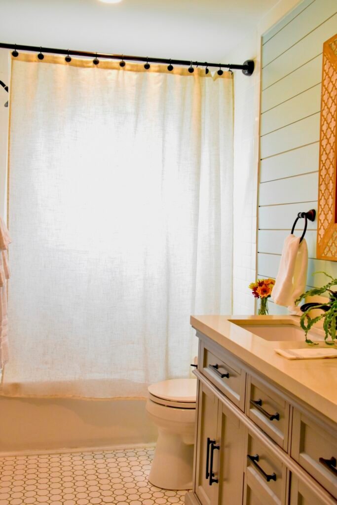 Waterfront Paradise cottage bathroom