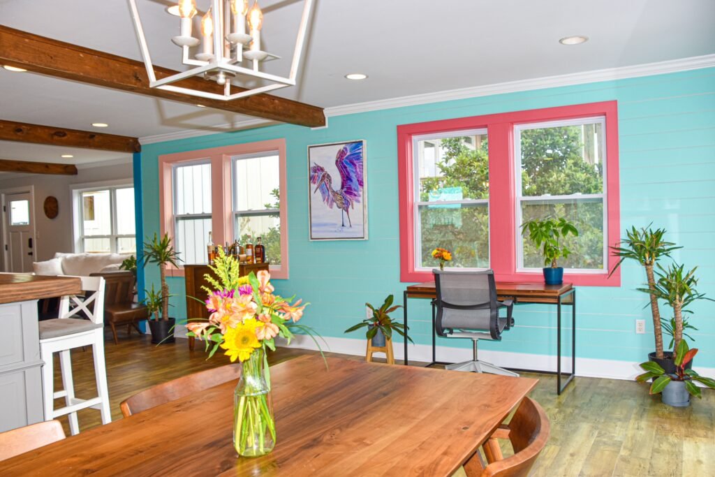 Bayhouse dining and workstation