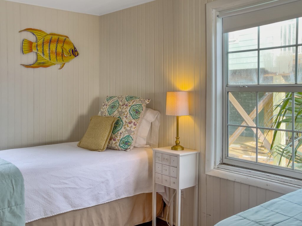 Mobile bay cottage rental Fairhope twin bed 2